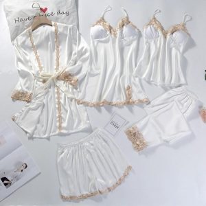 ensemble nuisette et kimono blanc