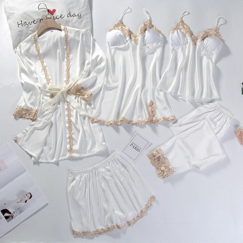 ensemble nuisette et kimono blanc