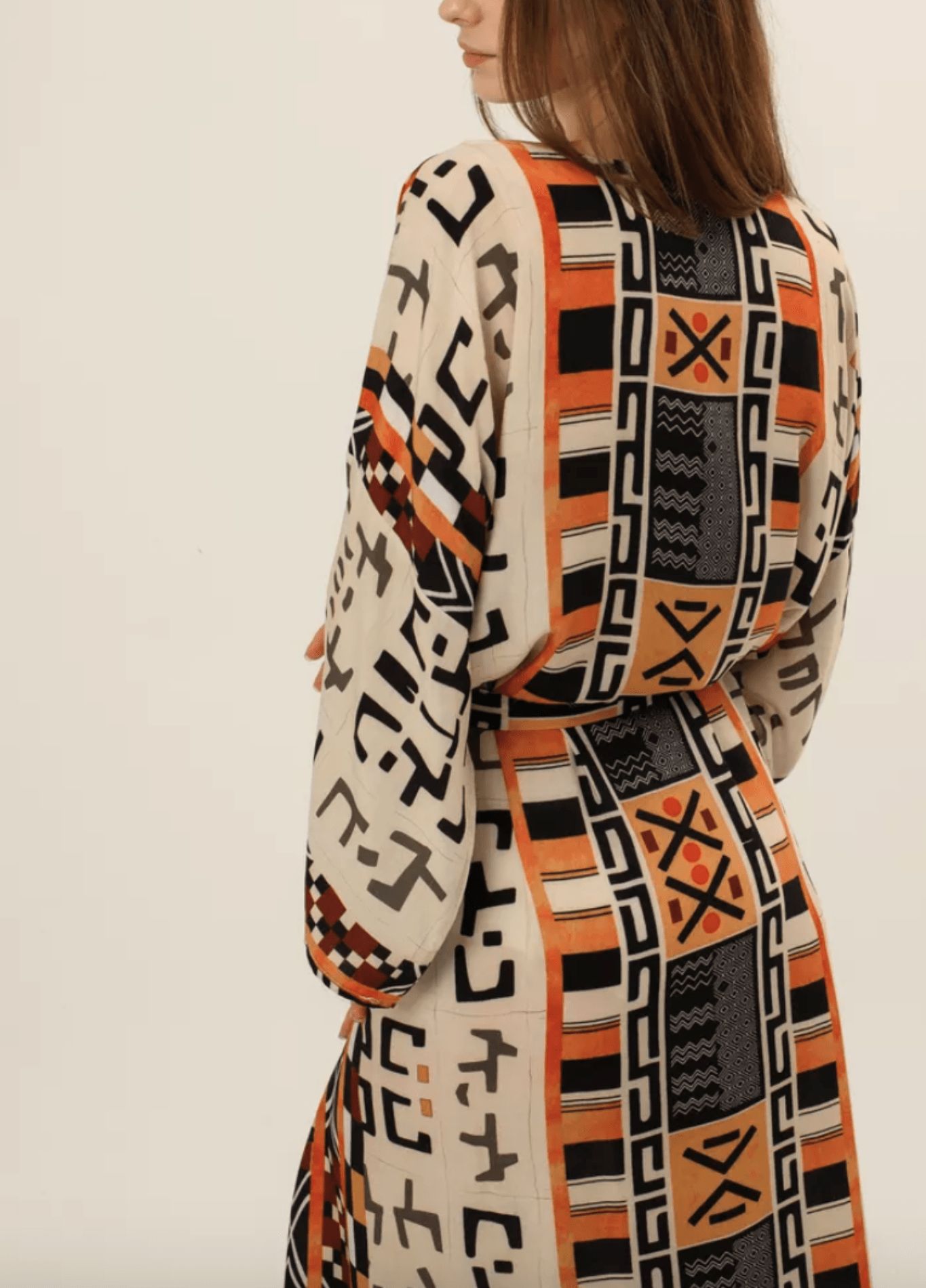 kimono beige avec motifs tribaux gris