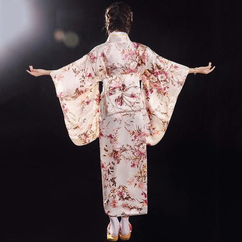 robe traditionnelle japonaise blanche