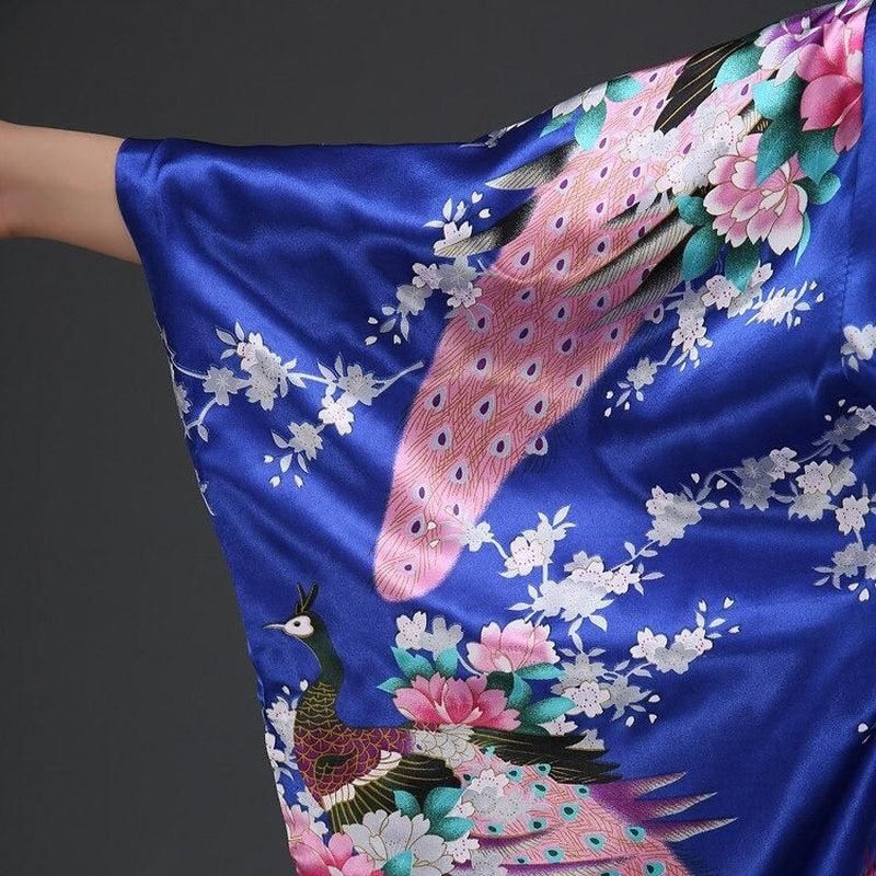 kimono bleu japonais élégant pour femme