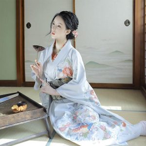 kimono traditionnel japonais d'été
