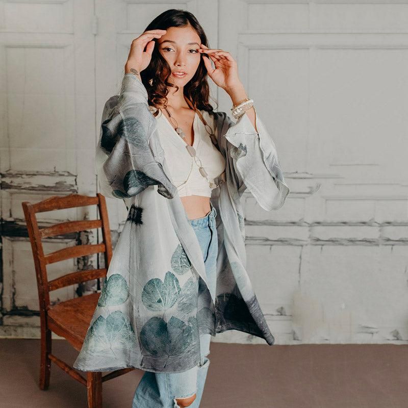 kimono élégant en soie blanche