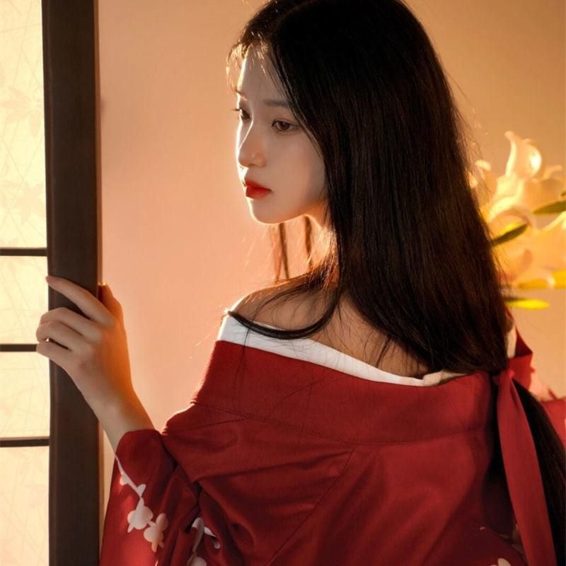 kimono élégant femme rouge