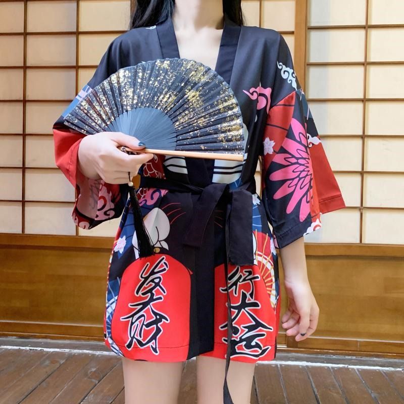 kimono japonais avec motif neko