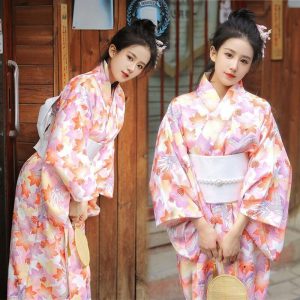 kimono japonais fleuri coloré
