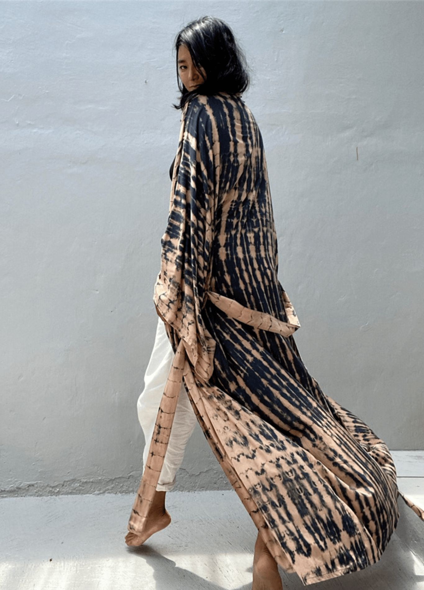 kimono à imprimé tie dye couleur beige rosé