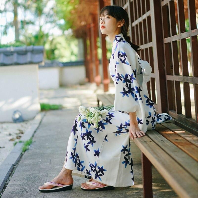 vêtement traditionnel japonais femme