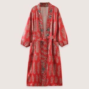 kimono long rouge à motif fleuri