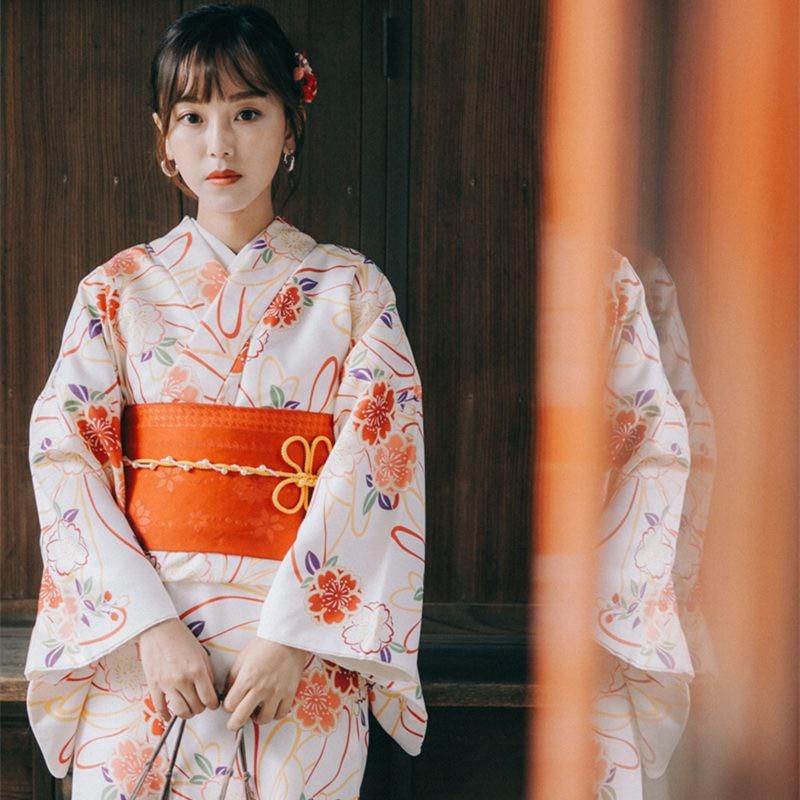kimono traditionnel féminin