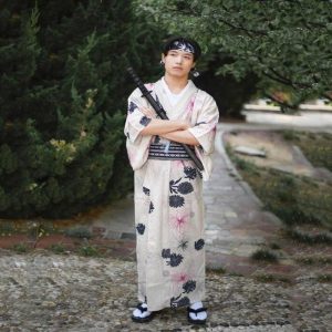 kimono traditionnel japonais fleuri