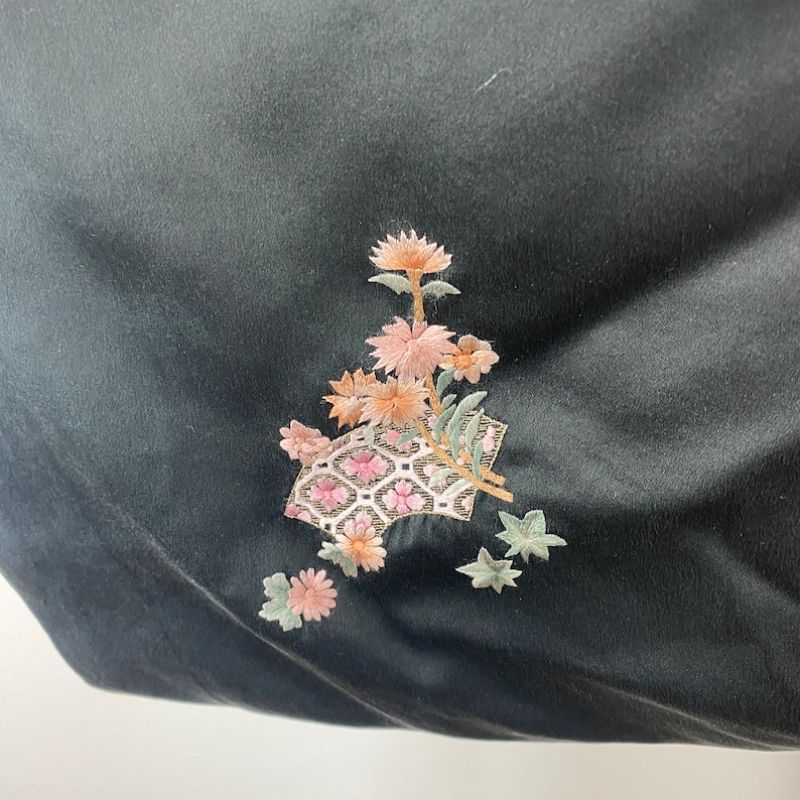 peignoir élégant en soie pour femmes