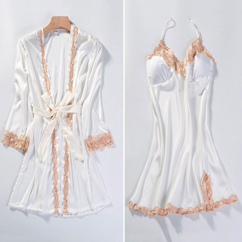 nuisette délicate et kimono élégant blanc