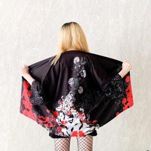 veste kimono noir et rouge
