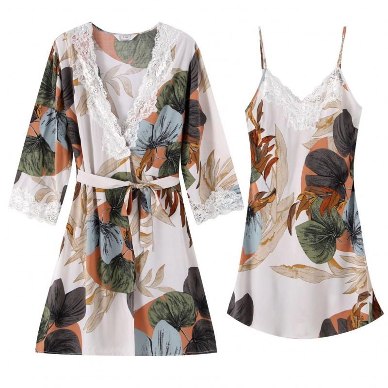 kimono femme japonais fleurs de cerisier