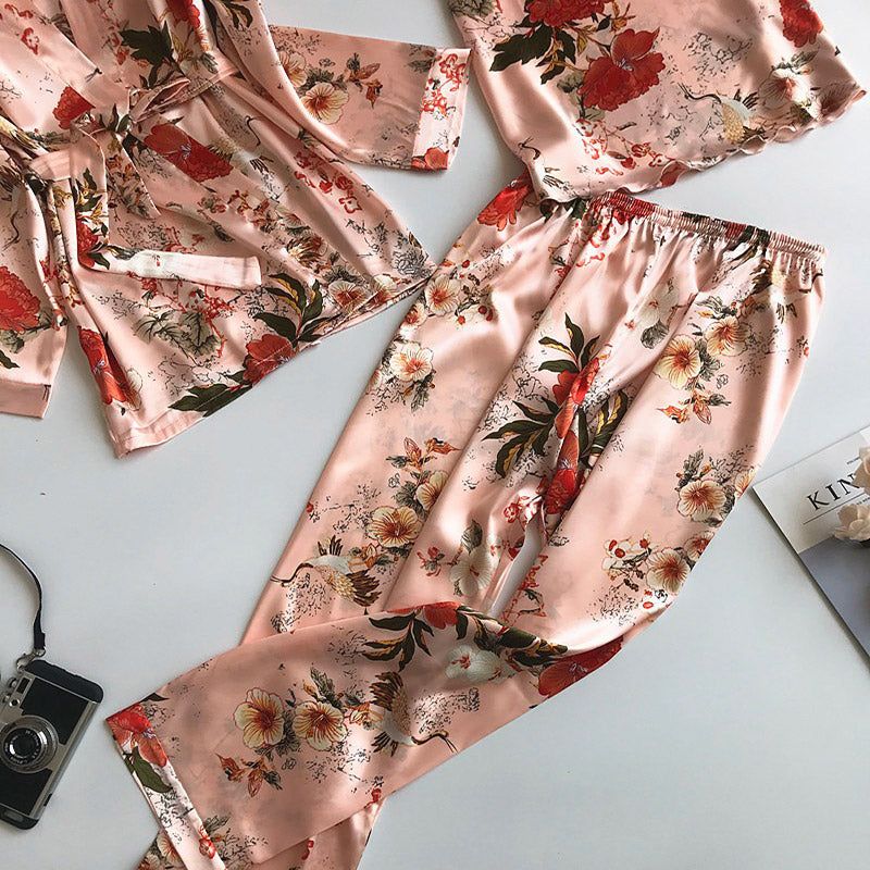 vêtement de nuit pyjama kimono