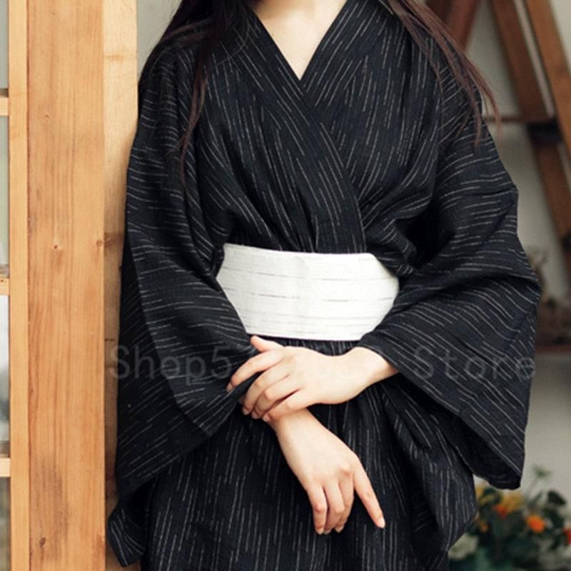 vêtement japonais femme noir