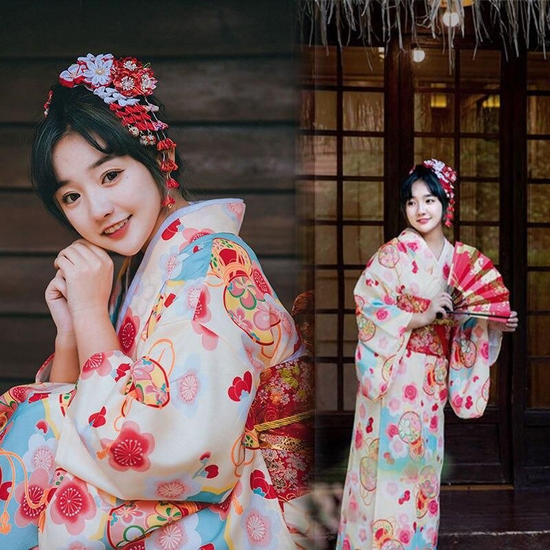 vêtement traditionnel japonais femme couleur