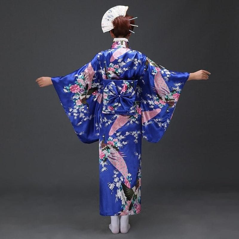 vêtement traditionnel japonais kimono femme